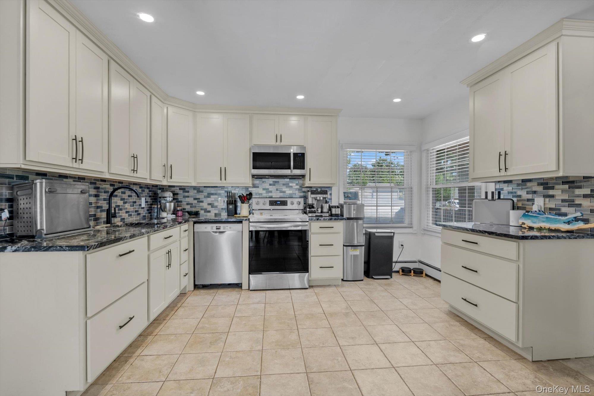 11 Sprucewood Dr, Levittown, NY 11756 photo