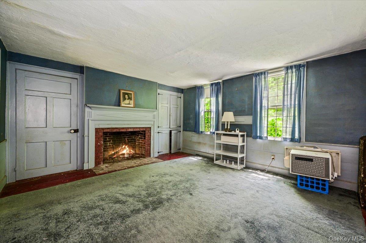 169 W Rogues Path, Huntington, NY 11743 photo