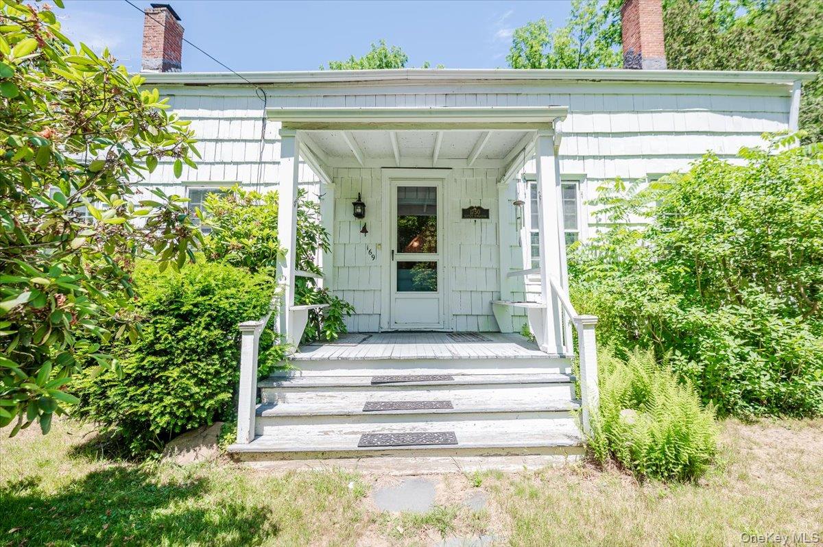 169 Rogues Path, Huntington, NY 11743