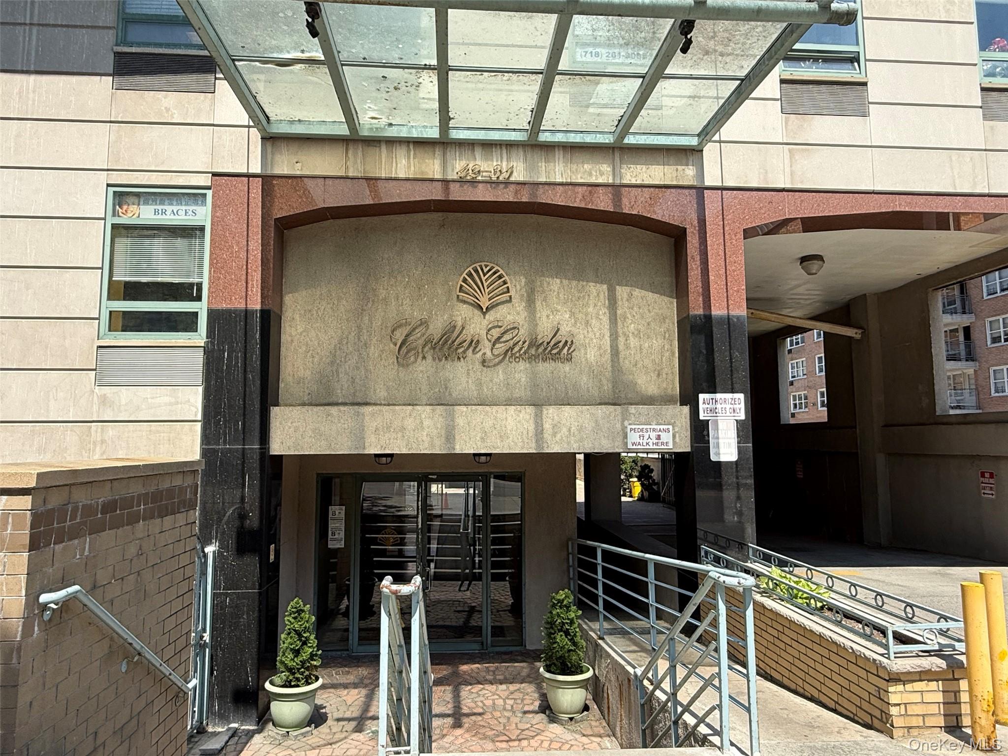 4231 Colden St, Flushing, NY 11355