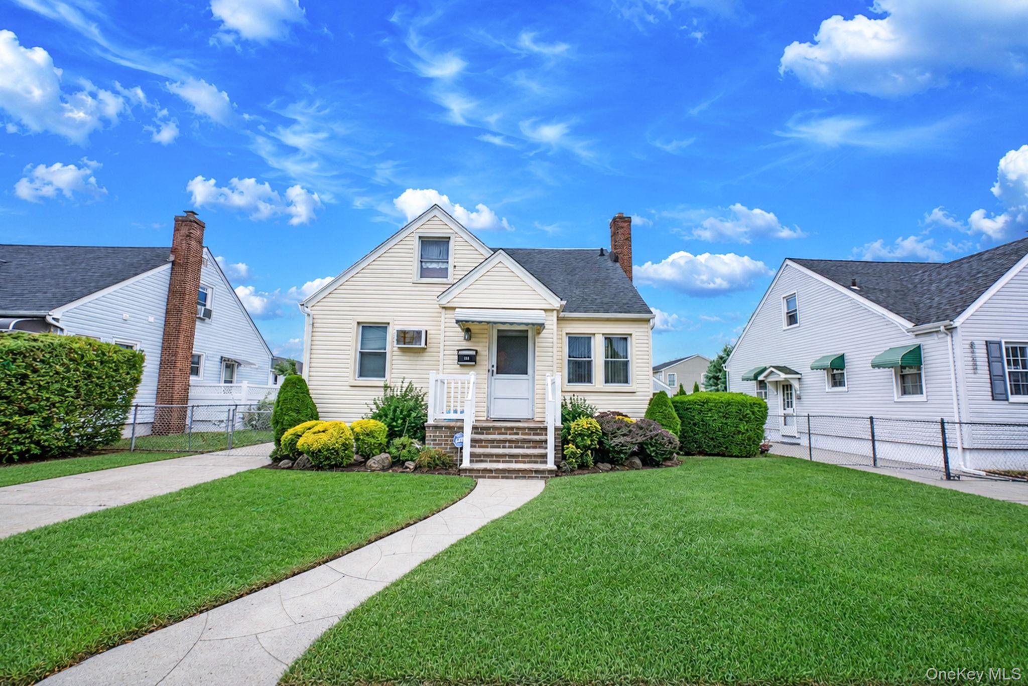 1111 Esther St, Franklin Square, NY 11010