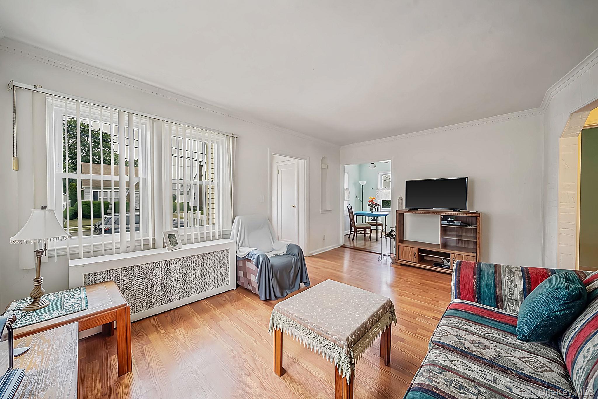 1111 Esther St, Franklin Square, NY 11010 photo