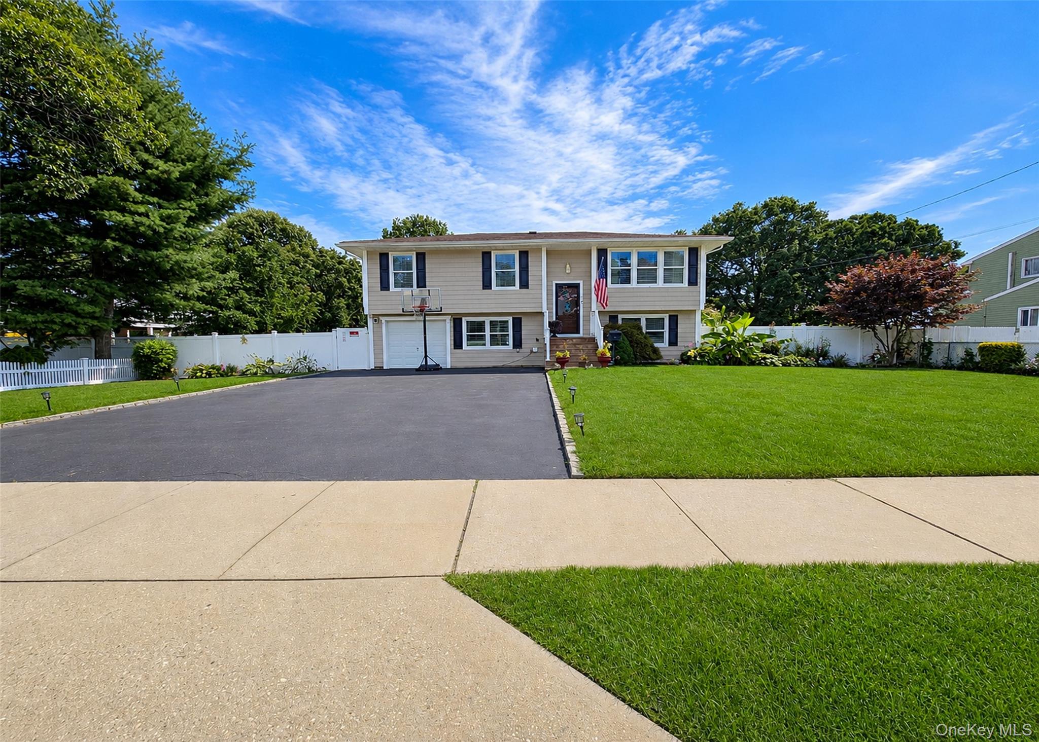1028 Union Blvd, Bay Shore, NY 11706
