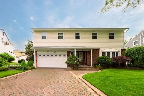 Single Family Residence in Baldwin NY 1381 Tanwood Drive.jpg