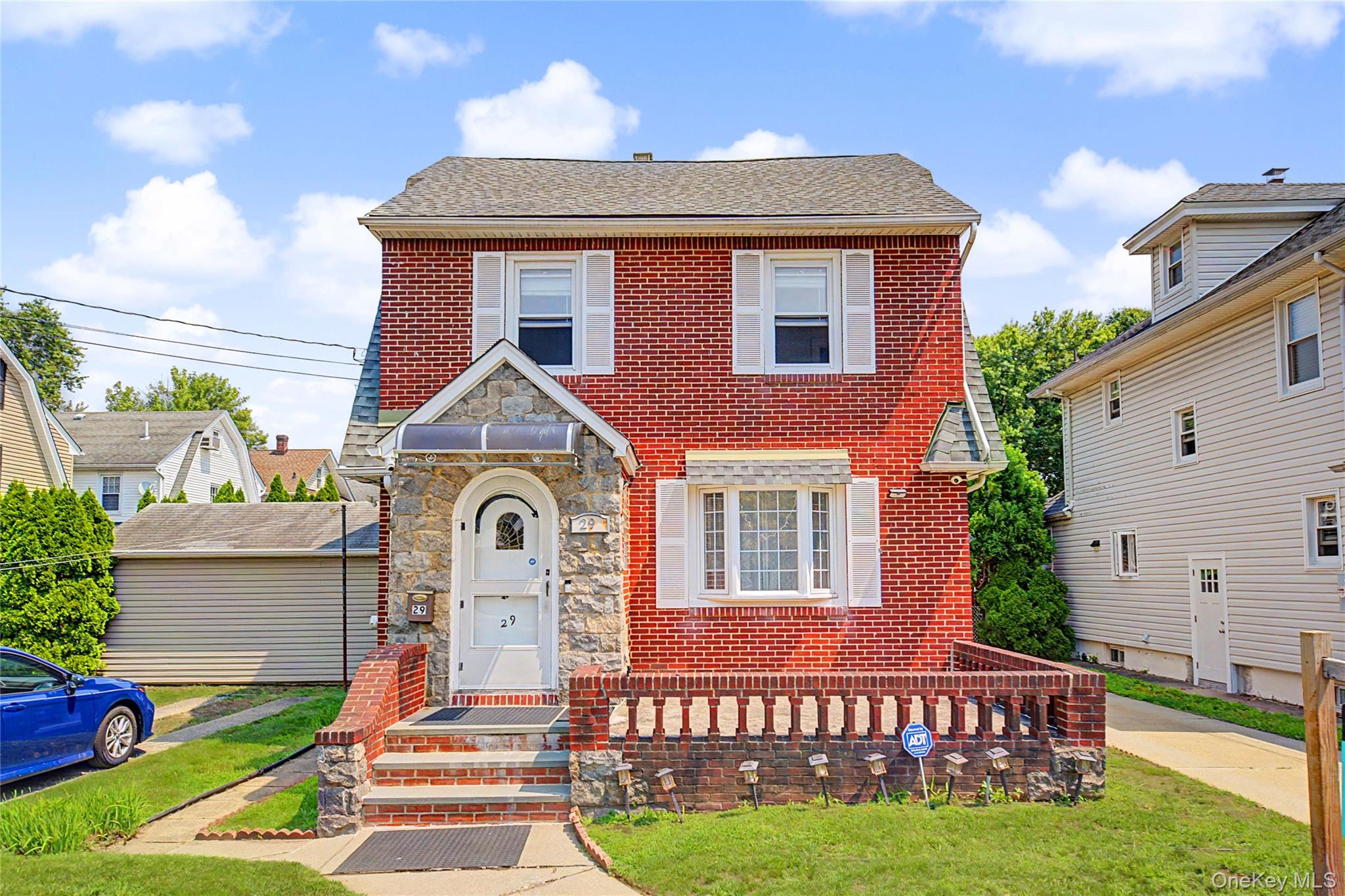 29 Holland Ave, Floral Park, NY 11001