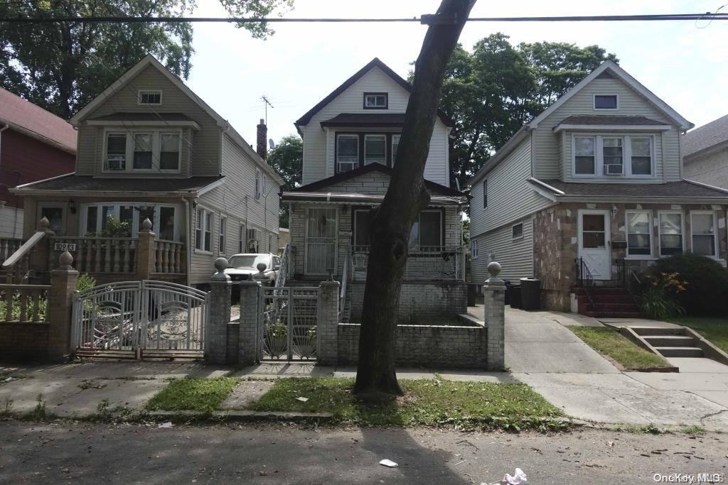 109 15 221st St, Jamaica, NY 11429