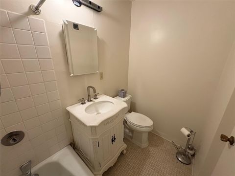 Condominium in Flushing NY 152-18 Union Turnpike #9P 24.jpg