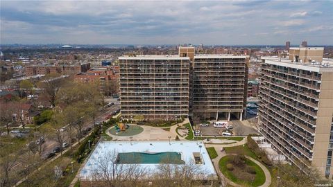 Condominium in Flushing NY 152-18 Union Turnpike #9P 2.jpg