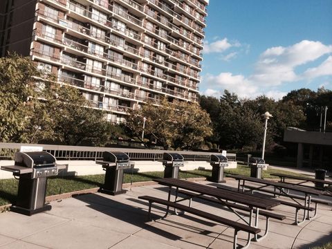 Condominium in Flushing NY 152-18 Union Turnpike #9P 6.jpg