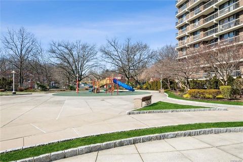 Condominium in Flushing NY 152-18 Union Turnpike #9P 5.jpg