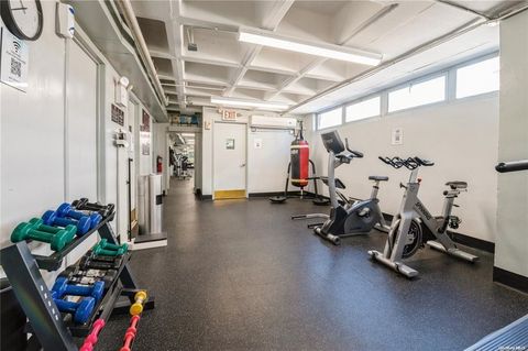 Condominium in Flushing NY 152-18 Union Turnpike #9P 7.jpg