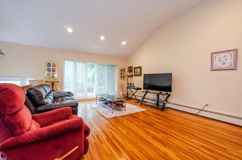 Single Family Residence in Baldwin Harbor NY 720 jay Way.jpg
