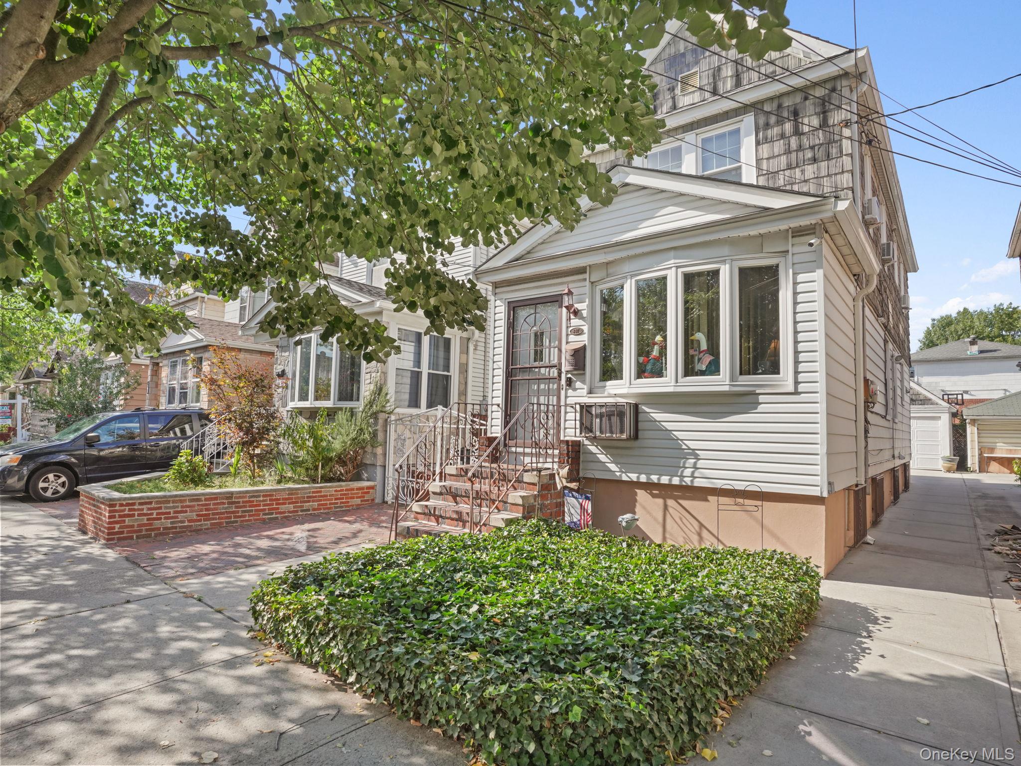 84 17 107th Ave, Ozone Park, NY 11417