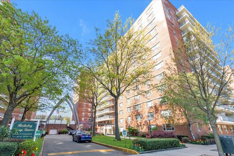 Stock Cooperative in Woodside NY 52-30 39 Drive #5U.jpg