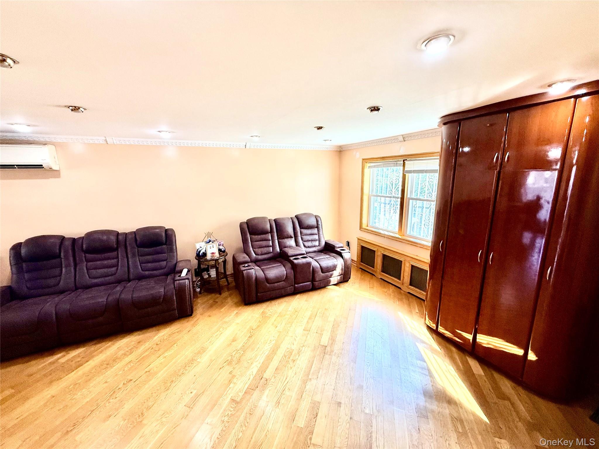 15043 77th Rd, Flushing, NY 11367 photo