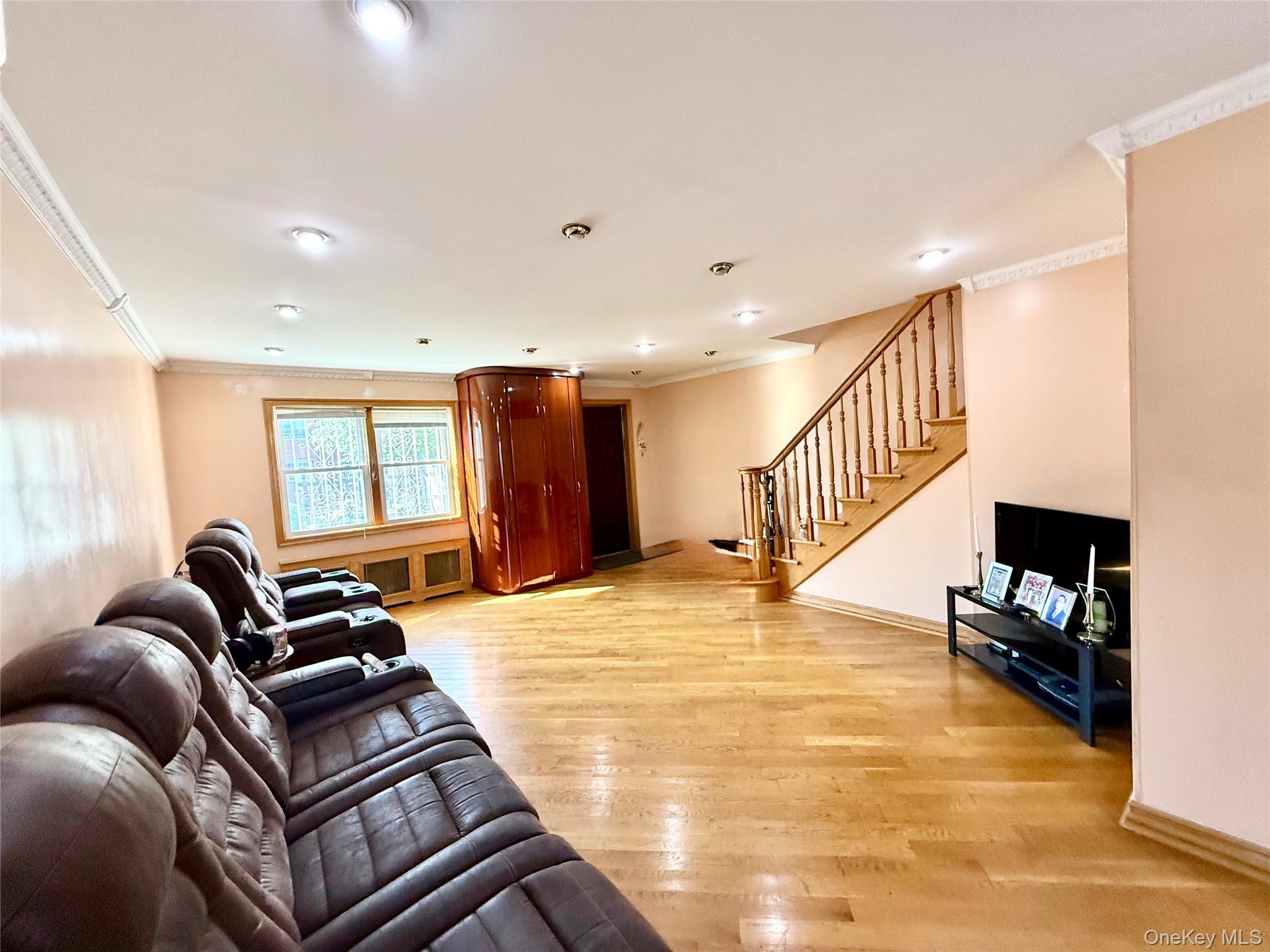 15043 77th Rd, Flushing, NY 11367 photo