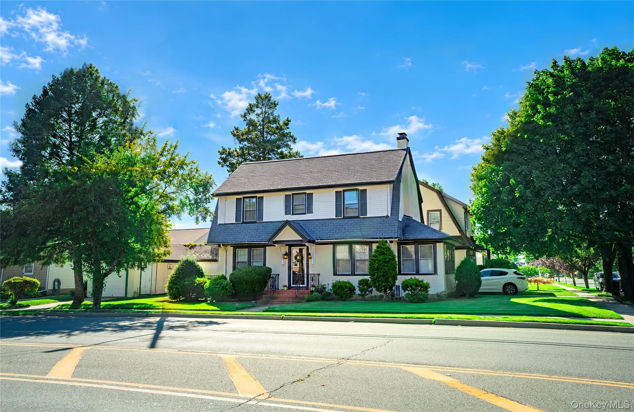 676 6th Ave, New Hyde Park, NY 11040
