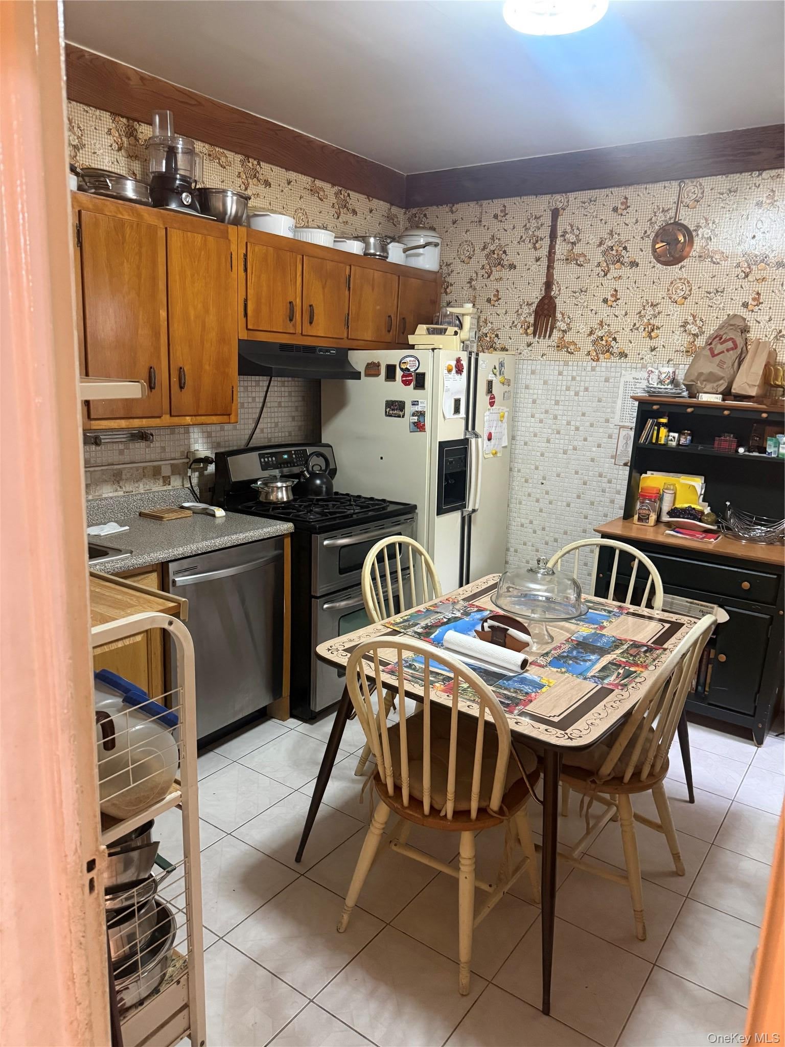 818 E 227th St, Bronx, NY 10466 photo