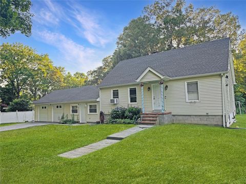 Single Family Residence in Cortlandt Manor NY 41 School Street.jpg