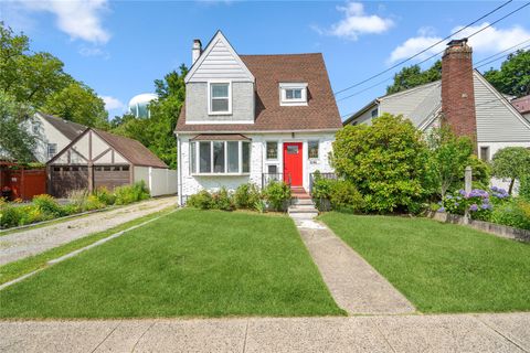 Single Family Residence in Baldwin NY 1644 Kenneth Avenue.jpg