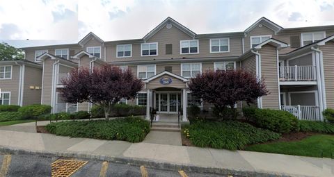 Condominium in Mount Kisco NY 200 Woodcrest Lane #222.jpg