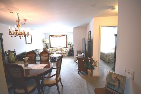 Condominium in Mount Kisco NY 200 Woodcrest Lane #222 6.jpg