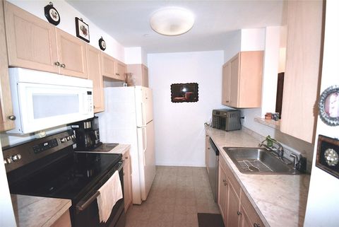 Condominium in Mount Kisco NY 200 Woodcrest Lane #222 5.jpg