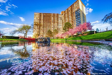 Condominium in Bayside NY 2 Bay Club Drive #3P.jpg