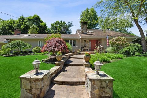 Single Family Residence in Village of the Branch NY 6 Cambridge Drive.jpg