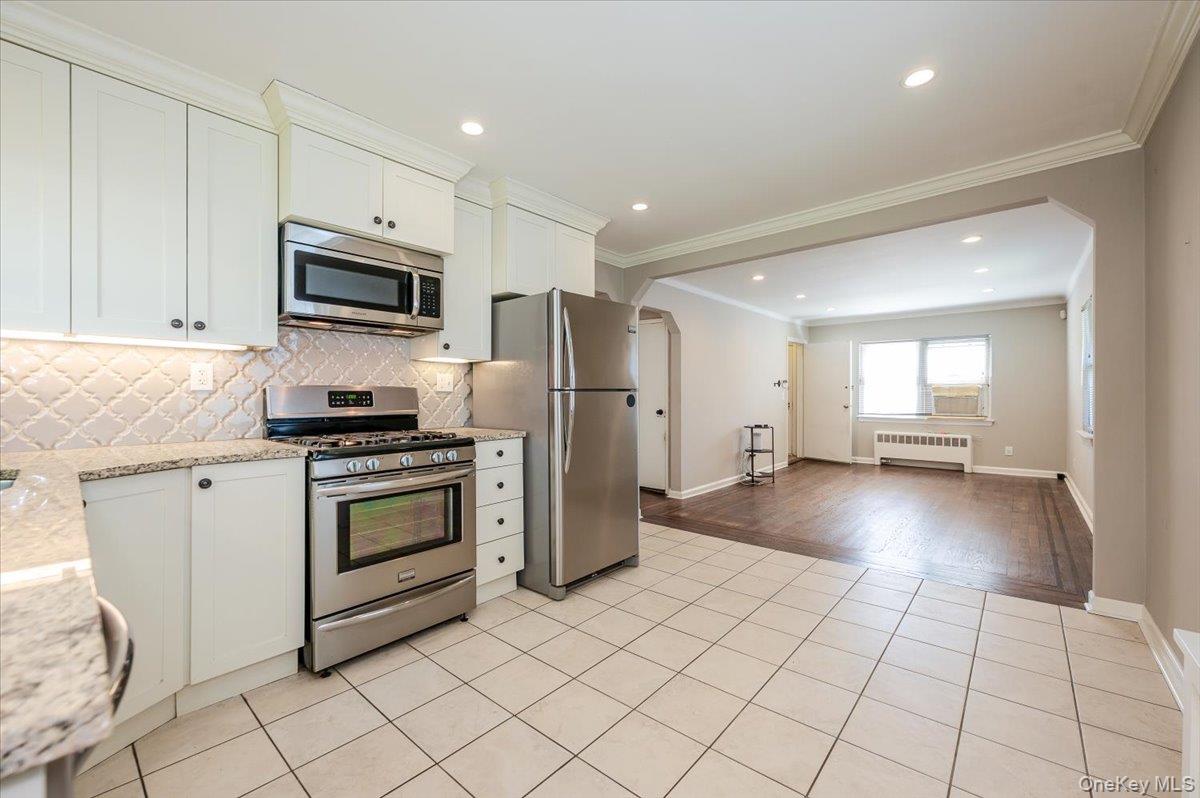 812 Swinton Ave, Bronx, NY 10465 photo