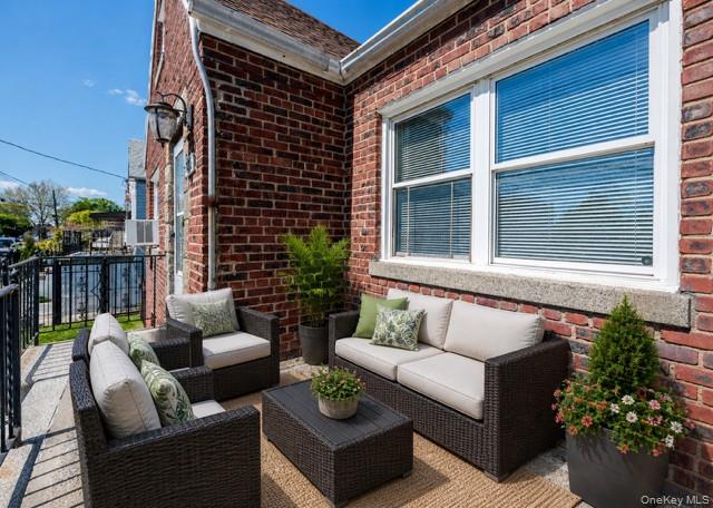 812 Swinton Ave, Bronx, NY 10465 photo