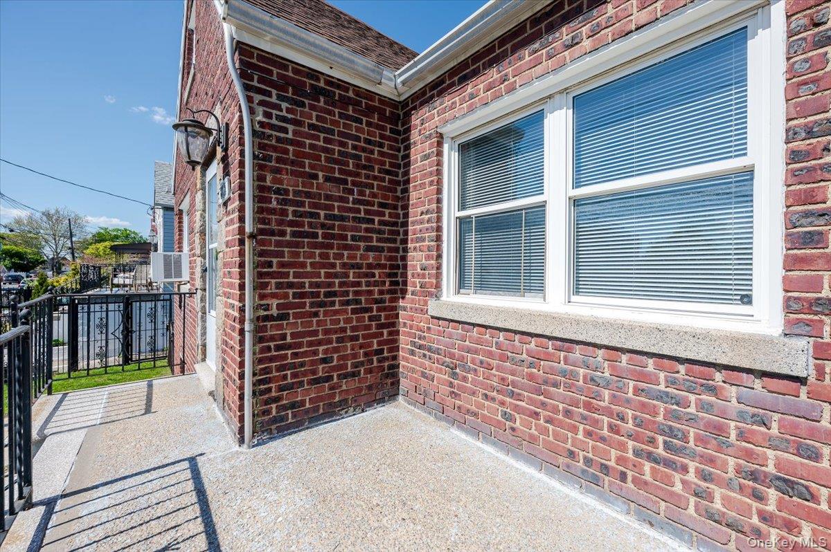 812 Swinton Ave, Bronx, NY 10465 photo