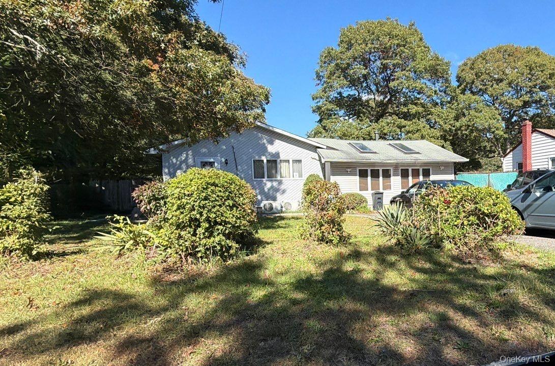 5475 Expressway Dr, Holtsville, NY 11742