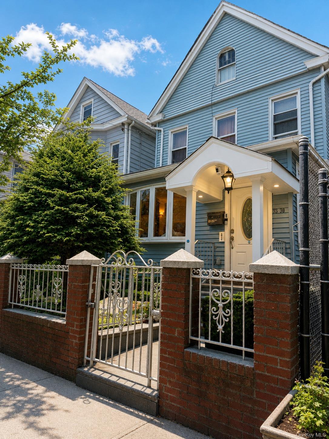 3330 97th St, Corona, NY 11368