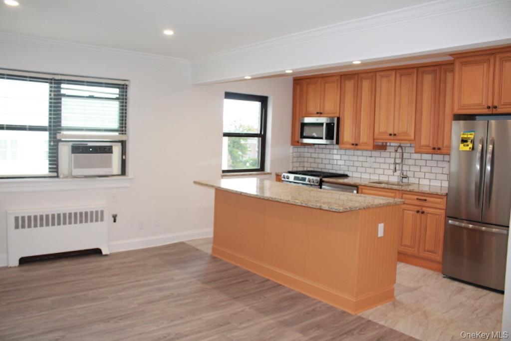 61 White Oak St, New Rochelle, NY 10801