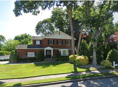 Single Family Residence in Lake Ronkonkoma NY 9 Jamar Lane.jpg