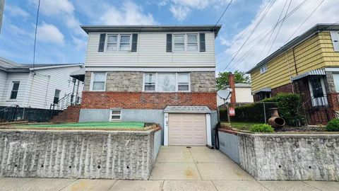 Single Family Residence in Flushing NY 136-23 61st Road.jpg