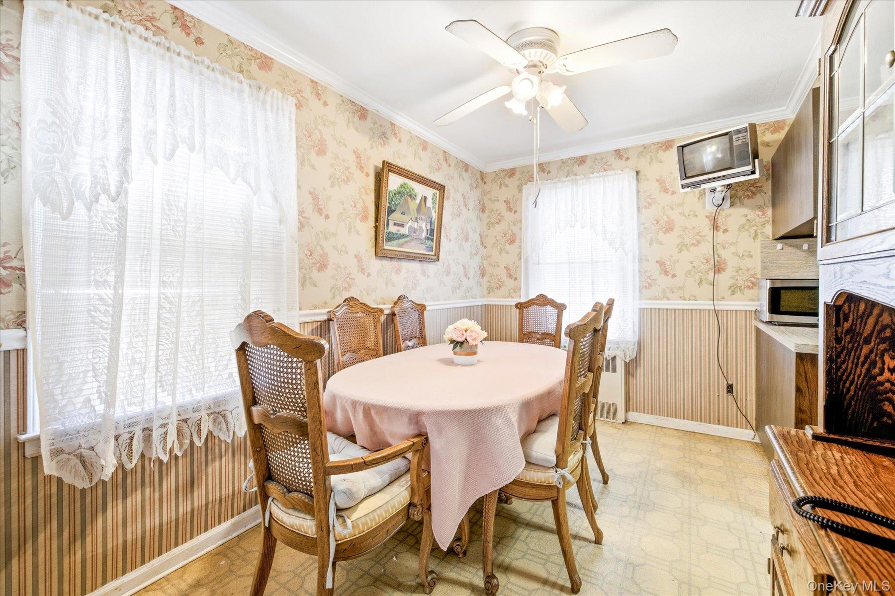 187 Raff Ave, Floral Park, NY 11001 photo