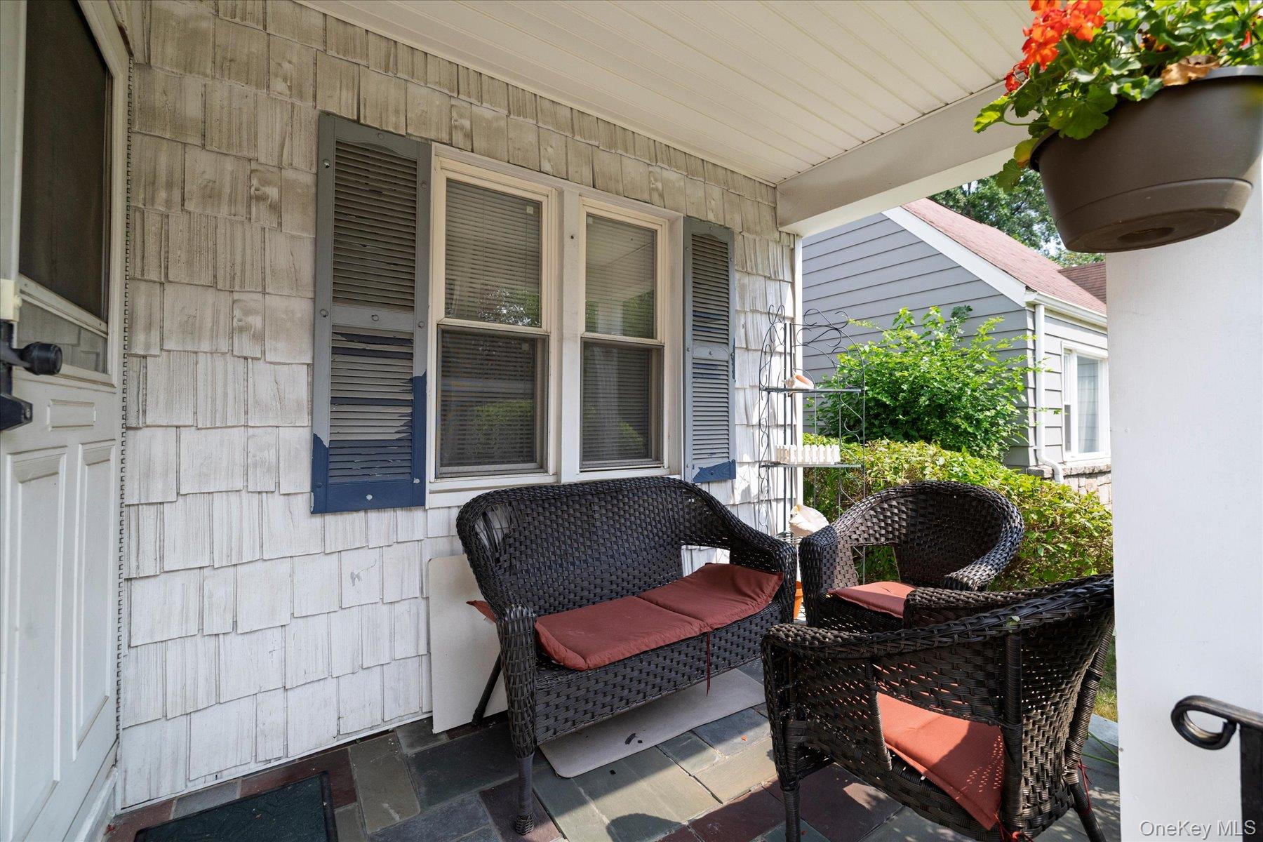 187 Raff Ave, Floral Park, NY 11001 photo