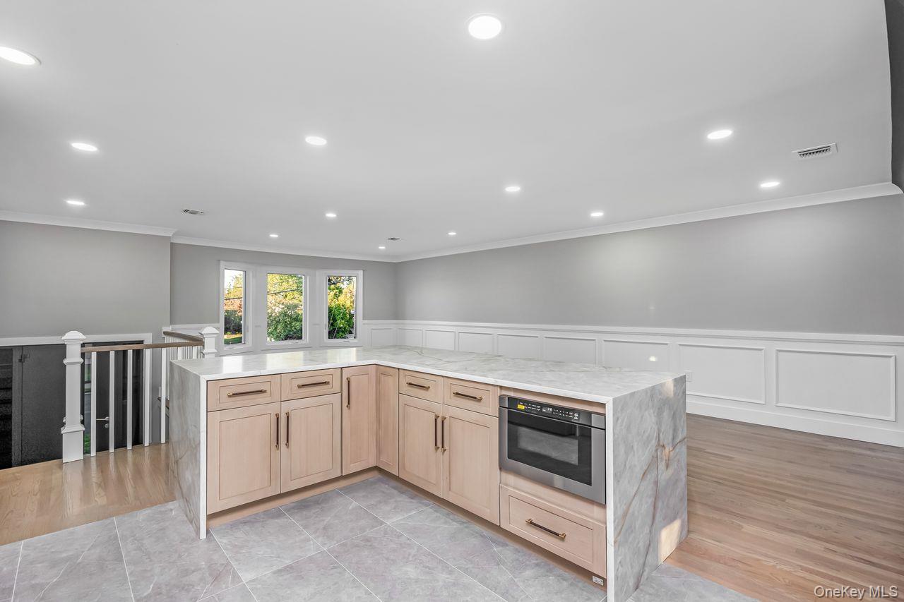 27 Clinton Ln, Hicksville, NY 11801 photo