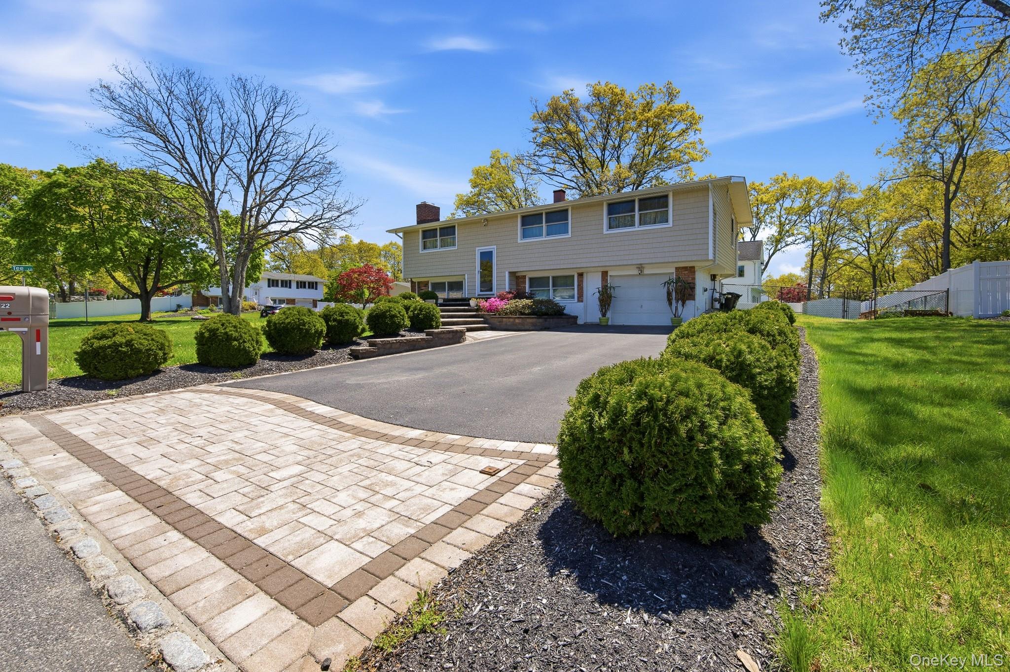 22 Fairway Dr, Port Jefferson Station, NY 11776