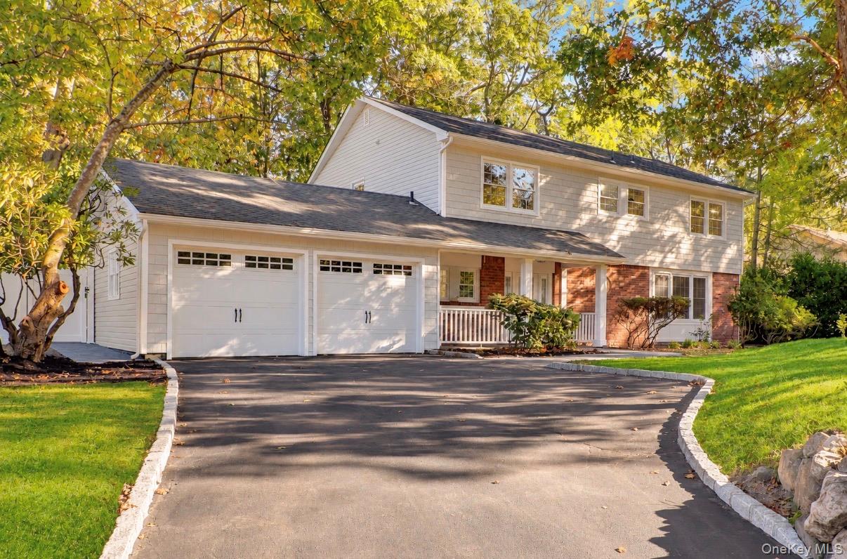 14 Mclane Dr, Dix Hills, NY 11746