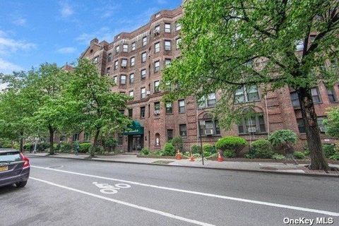 Stock Cooperative in Jackson Heights NY 34-24 82 Street #6E.jpg