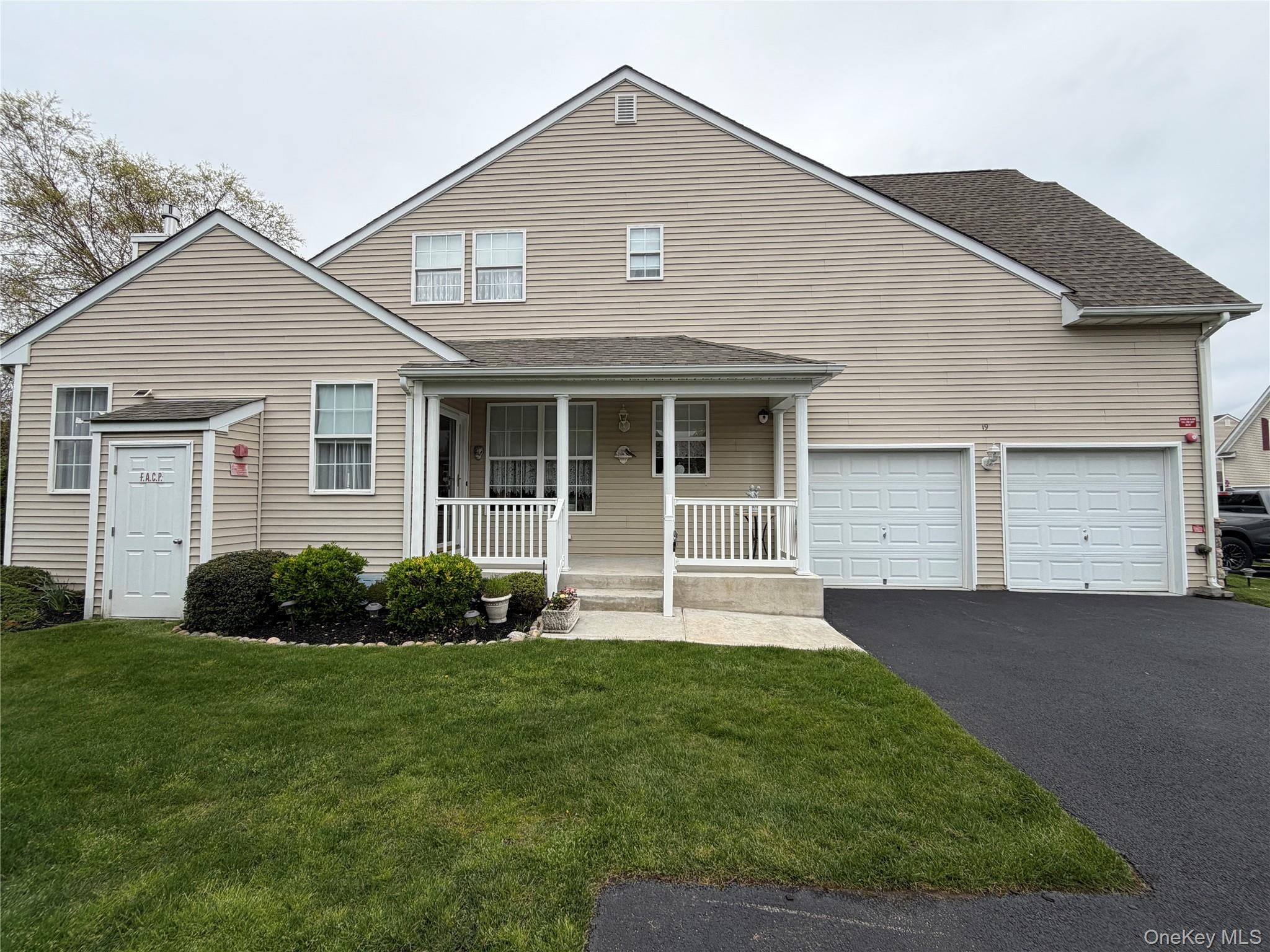 19 Meadow Pond Cir, Miller Place, NY 11764