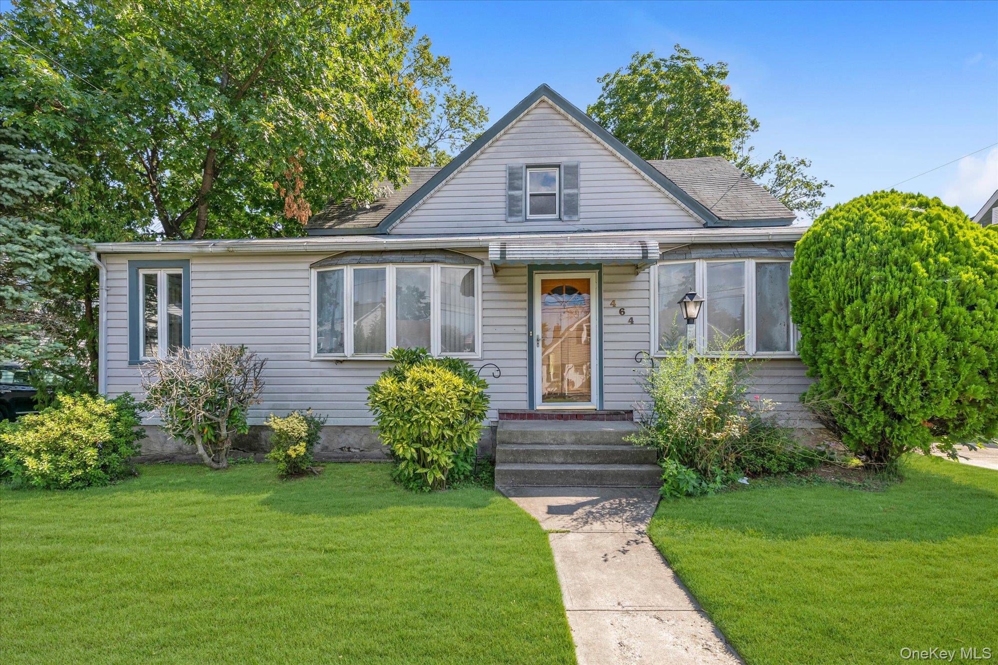 464 Stratford Rd, South Hempstead, NY 11550