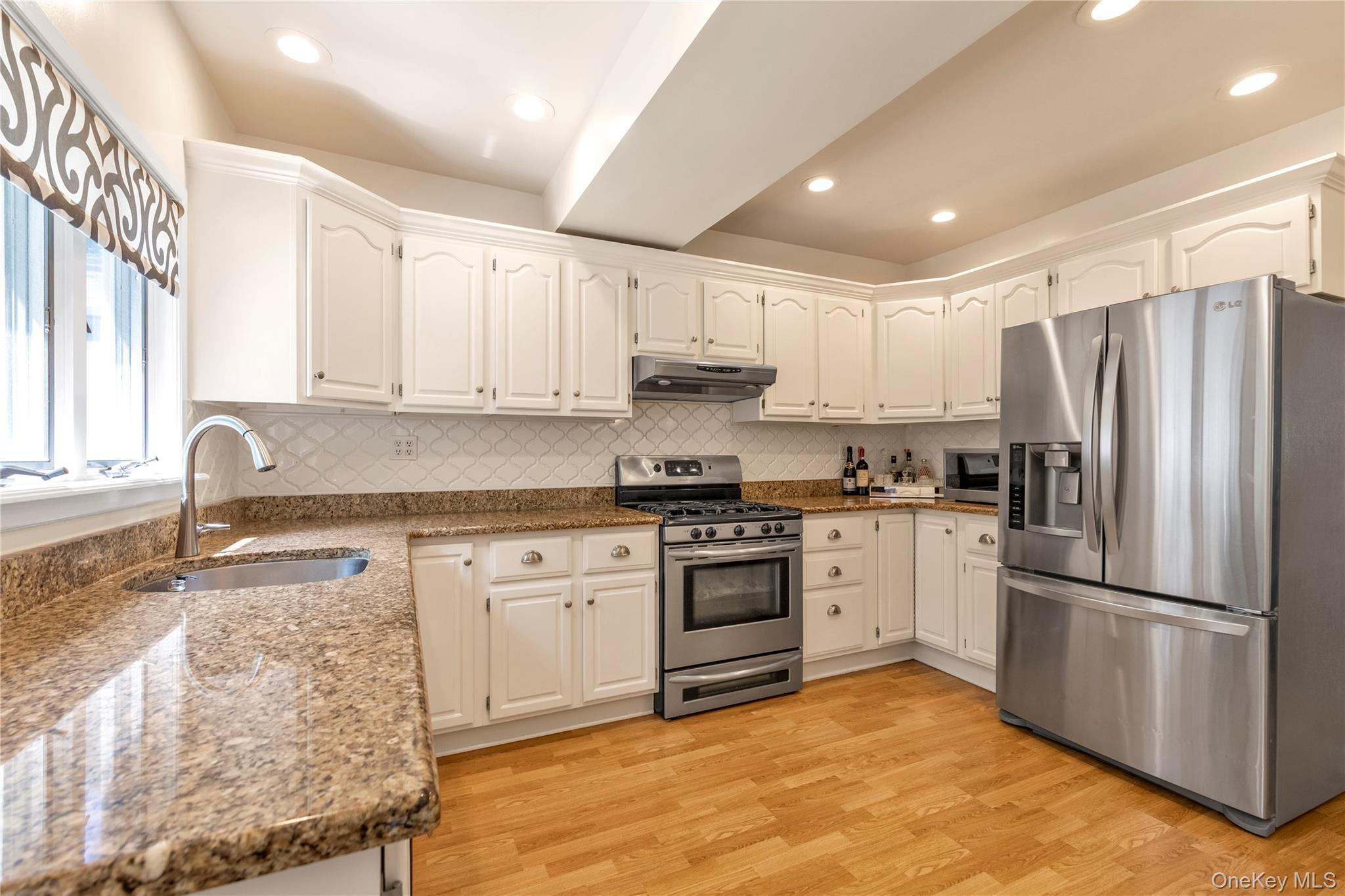 144 Buckingham Pl, Lynbrook, NY 11563 photo