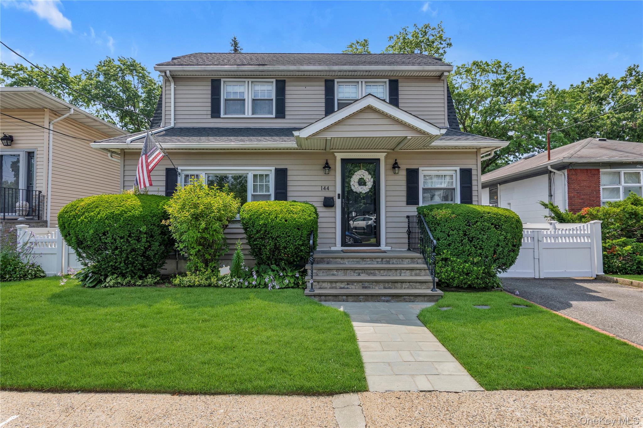 144 Buckingham Pl, Lynbrook, NY 11563