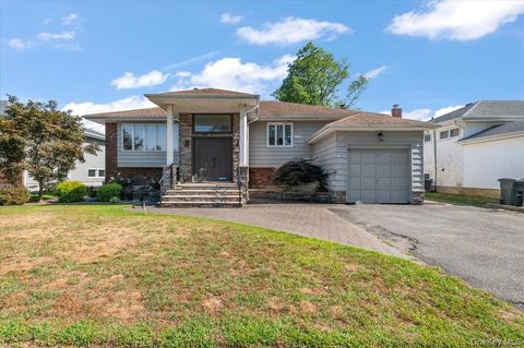 Single Family Residence in Valley Stream NY 844 Flanders Drive.jpg