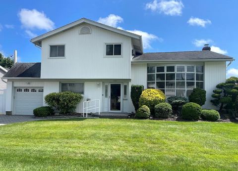 Single Family Residence in Massapequa Park NY 302 Balchen Street.jpg