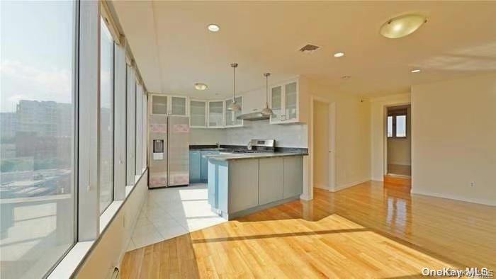 132 3 Sanford Ave, Flushing, NY 11355